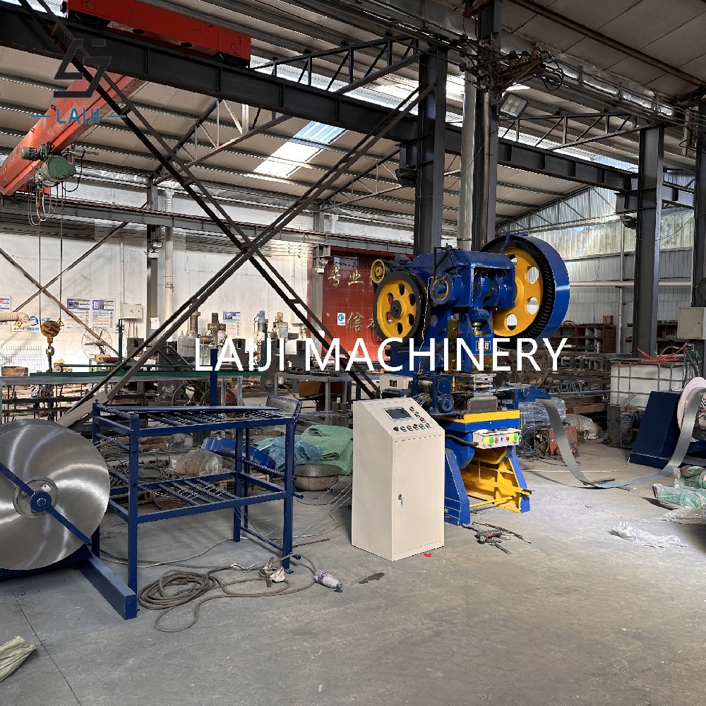 Машина для изготовления колючей проволоки из нержавеющей стали с режущей кромкой,